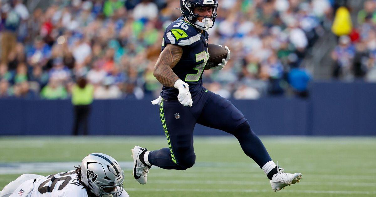 George Holani Vượt Lên Trên Damien Martinez Trong Trại Huấn Luyện Seahawks 1 08112025 tzr tzr 162523