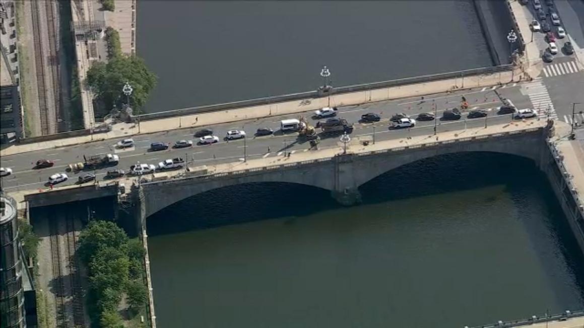 17506441 081125 wpvi market street bridge img