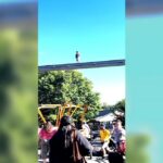 Đoạn video gây sốc: Bé trai đi trên đường ray xe điện một ray ở Hersheypark