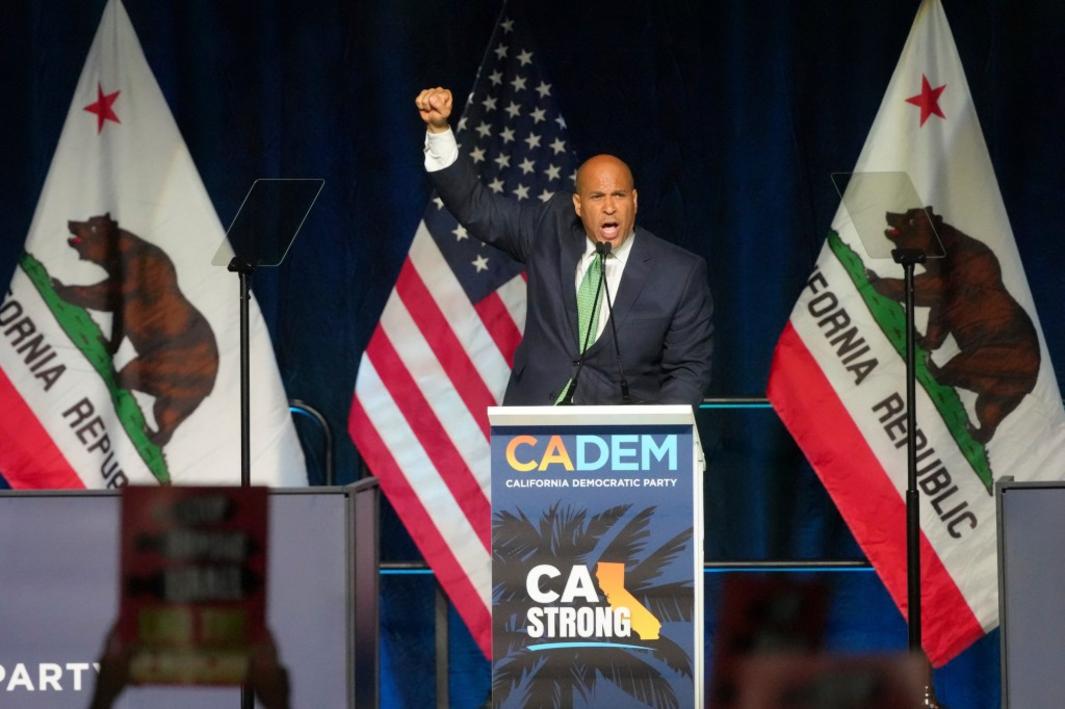 Thượng Nghị Sĩ Cory Booker Phản Đối Đảng, Tố Cáo Sự Bất Lực Trước TT Trump 1 OCR L CALDEMBOOKER 0601