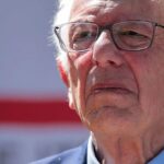 Thượng nghị sĩ Sanders kêu gọi ông Robert F. Kennedy Jr. từ chức sau vụ quan chức CDC thôi việc