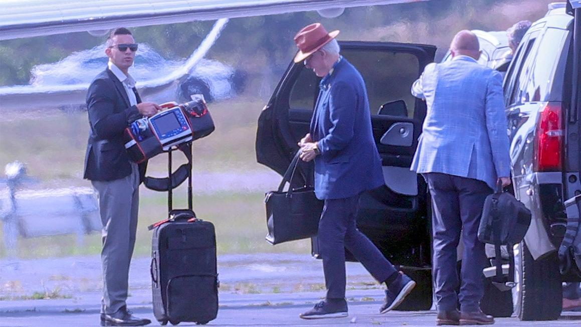 clinton airport hamptons defibrillator