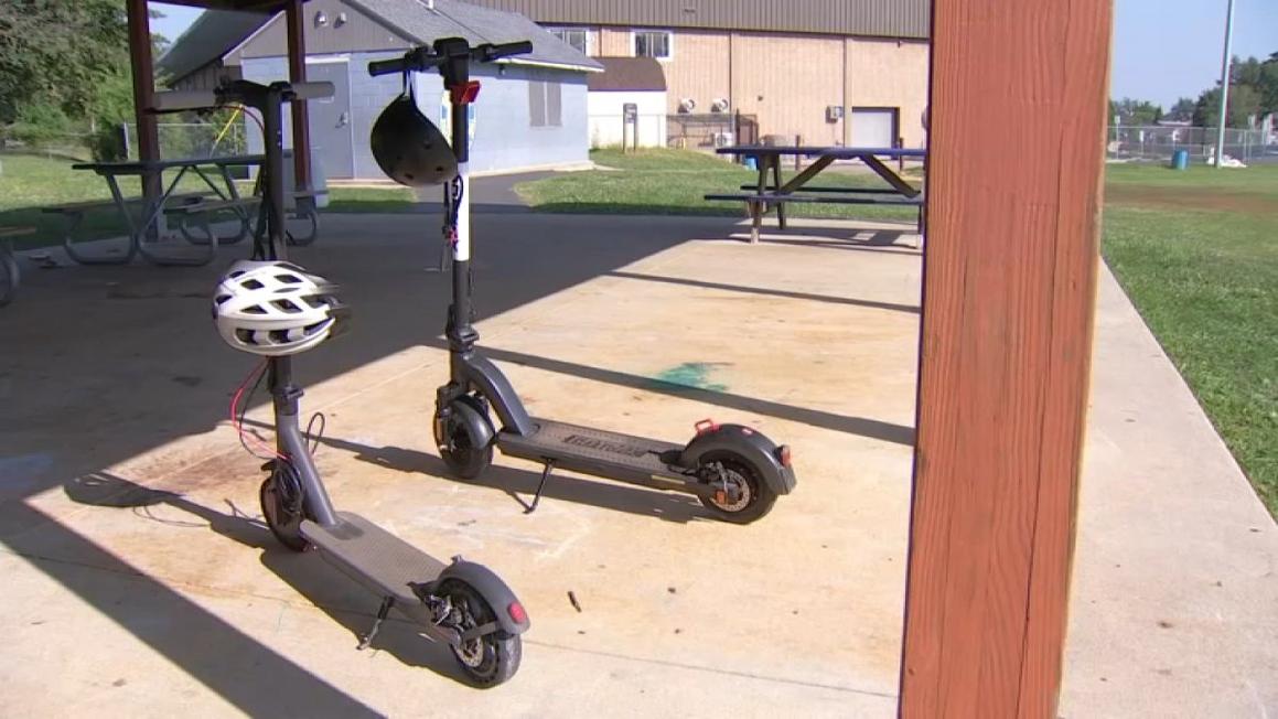 Haverford xem xét quy định mũ bảo hiểm cho xe điện 1 escooter