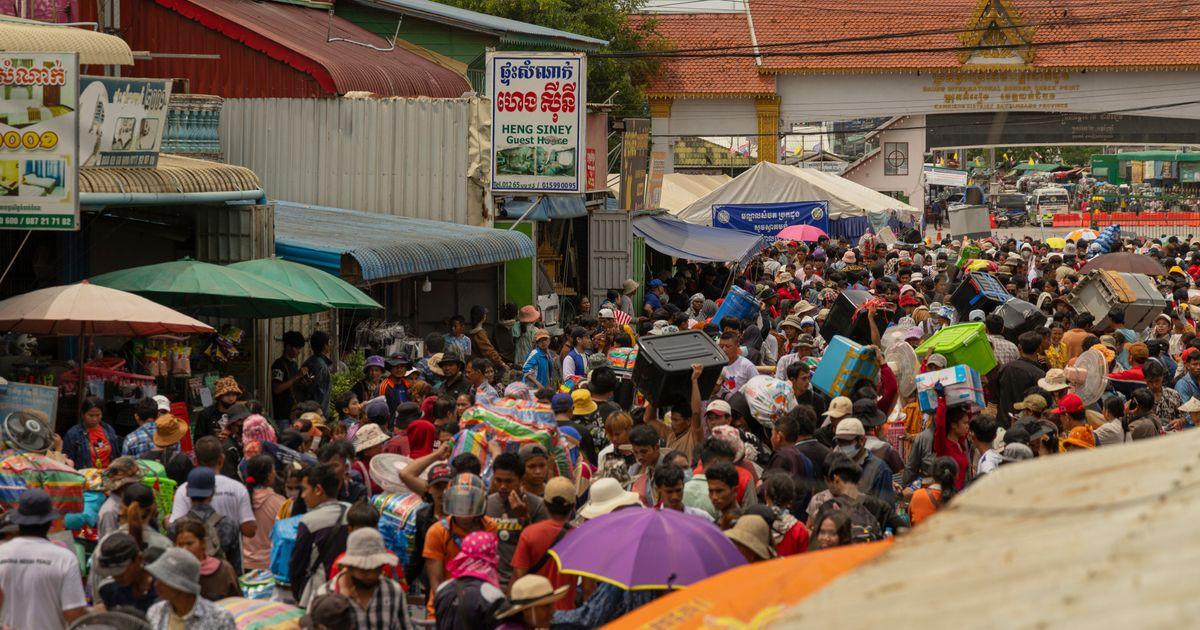 Hàng trăm ngàn lao động Campuchia hồi hương vì căng thẳng biên giới Thái Lan 1 urnpublicidap.org099622abab2aaca9c69fbd342b6b7dacCambodia Thailand Migrant Workers 52326