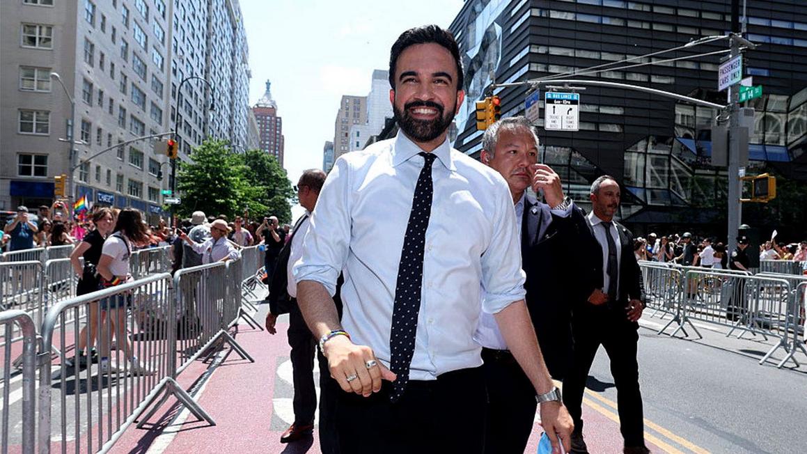 Xã Hội Chủ Nghĩa 'dỏm' Mamdani muốn lờ đi khủng hoảng giá cả New York? 1 zohran mamdani nyc pride parade 1 1