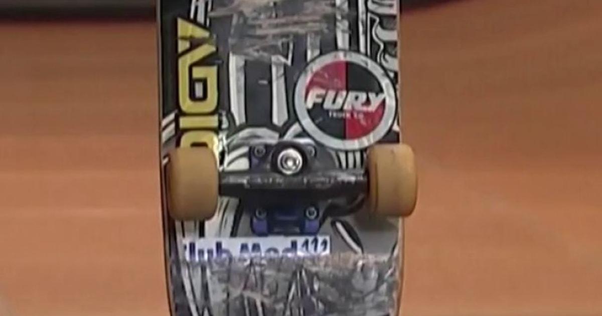 Ván trượt '900' của Tony Hawk tại X Games được bán với giá 1.15 triệu Mỹ kim 1 1758933261935 f vert brk tony hawk 250926 720x1280 abfeo8