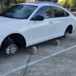 Kẻ Trộm Nhắm Vào Bánh Xe Tại Santa Rosa, Để Lại Xe Trên Khối Xi Măng