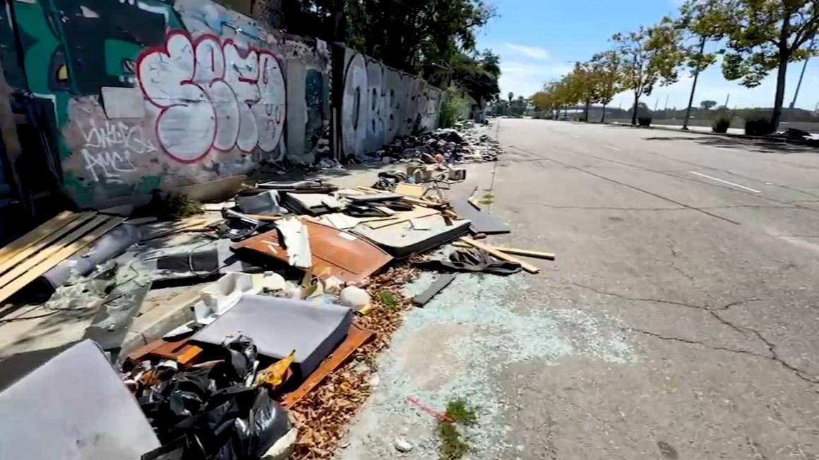 17725003 090225 kgo oakland dumping img