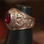 Nhẫn tốt nghiệp Klein High năm 1964 được tìm thấy, chủ nhân gốc vẫn còn là bí ẩn