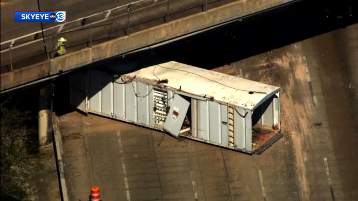 17740033 090425 ktrk skyeye houston ave bridge hit img