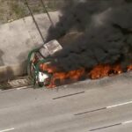 Xe rác bốc cháy trên Xa lộ I-95 ở Đông Bắc Philadelphia, chặn tất cả các làn xe hướng Nam