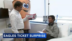 Thiếu niên sống sót sau ung thư được tặng vé xem Eagles 7 Thiếu niên sống sót sau ung thư được tặng vé xem Eagles