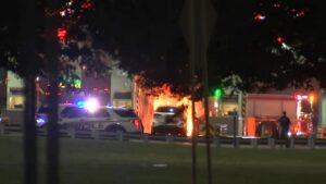 Xe Bốc Cháy Trên Cầu Walt Whitman, Gây Tắc Đường 11 Xe Bốc Cháy Trên Cầu Walt Whitman, Gây Tắc Đường