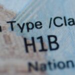 Chính quyền Trump đề xuất cải tổ quy trình visa H-1B cho lao động được trả lương cao hơn 28 Chính quyền Trump đề xuất cải tổ quy trình visa H-1B cho lao động được trả lương cao hơn