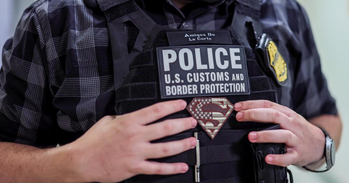 250903 ice agents ch 1316 0388cc