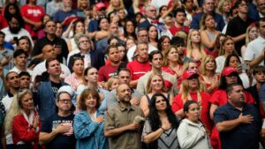 Tang lễ Charlie Kirk: Lời kêu gọi phục hưng cho phe bảo thủ 12 Tang lễ Charlie Kirk: Lời kêu gọi phục hưng cho phe bảo thủ