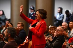 Lãnh đạo Vùng Vịnh Lập Quỹ An Sinh Xã Hội Cho Người Nhập Cư: "Chúng Tôi Sẽ Luôn Bên Bạn" 14 Lãnh đạo Vùng Vịnh Lập Quỹ An Sinh Xã Hội Cho Người Nhập Cư: “Chúng Tôi Sẽ Luôn Bên Bạn”