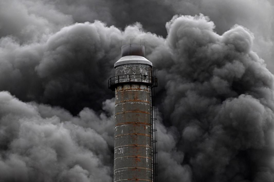 EBT L REFINERYFIRE 0202 17