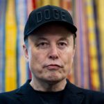 Tổng Thống Donald Trump tăng phí visa H-1B lên 100.000 mỹ kim, gây tranh cãi tại Thung lũng Điện toán. 27 Tổng Thống Donald Trump tăng phí visa H-1B lên 100.000 mỹ kim, gây tranh cãi tại Thung lũng Điện toán.