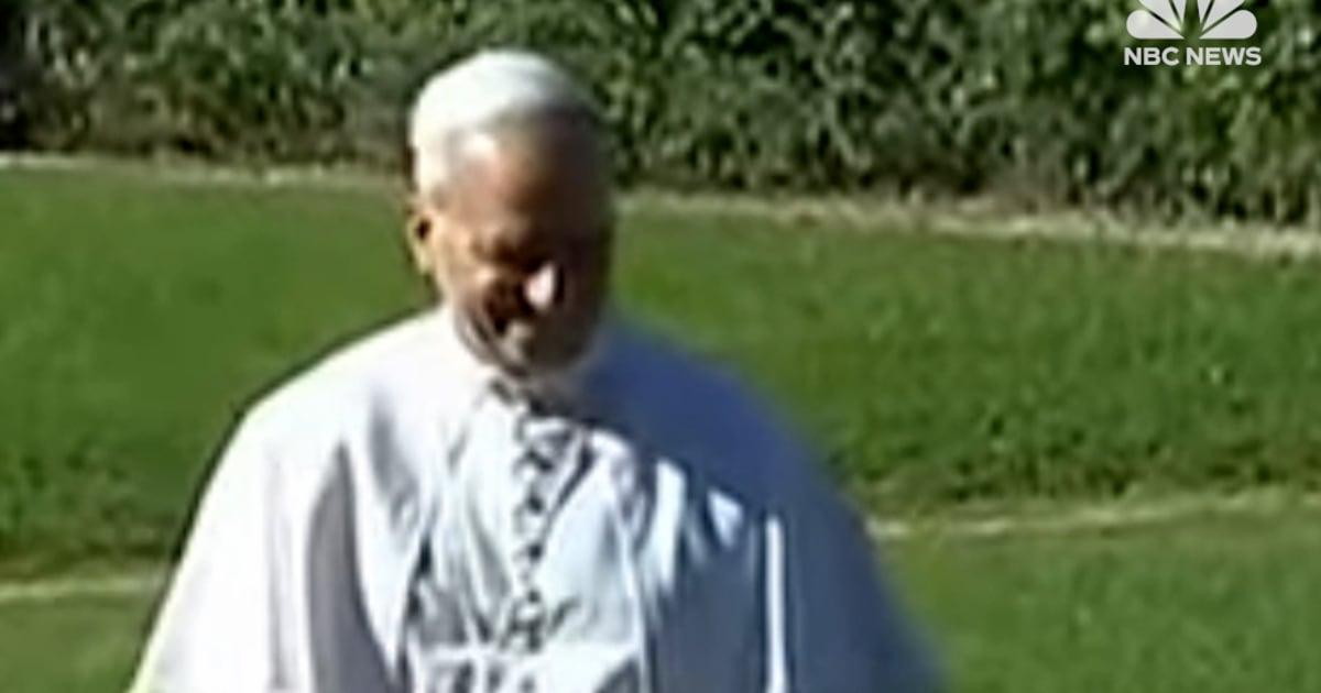 PopeLeoThumb wlj3t1
