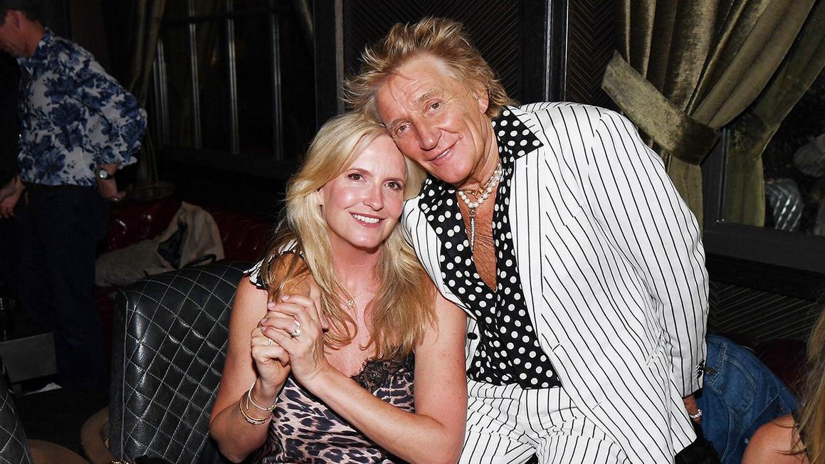 Vợ Rod Stewart chia sẻ sữa mẹ cho cháu gái 1 RodStewartPennyLancaster