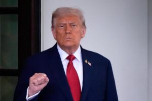 Tổng Thống Donald Trump áp thuế nhập khẩu lên dược phẩm, đồ nội thất 13 Tổng Thống Donald Trump áp thuế nhập khẩu lên dược phẩm, đồ nội thất