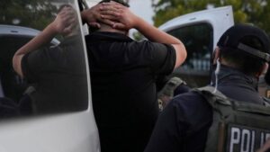 ICE Bắt Giữ Gần 550 Người Tại Vùng Chicago 14 ICE Bắt Giữ Gần 550 Người Tại Vùng Chicago