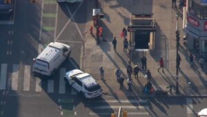 Hoạt động cảnh sát tại nhà ga SEPTA Erie sau vụ ẩu đả trên tuyến Broad Street Line 16 Hoạt động cảnh sát tại nhà ga SEPTA Erie sau vụ ẩu đả trên tuyến Broad Street Line