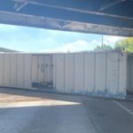 Xe tải lớn mất hàng sau khi cầu Houston Avenue trên I-10 bị đụng lần nữa
