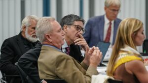 Ủy ban Cố vấn CDC ủng hộ Quyết định Cá nhân về Vaccine COVID-19 15 Ủy ban Cố vấn CDC ủng hộ Quyết định Cá nhân về Vaccine COVID-19