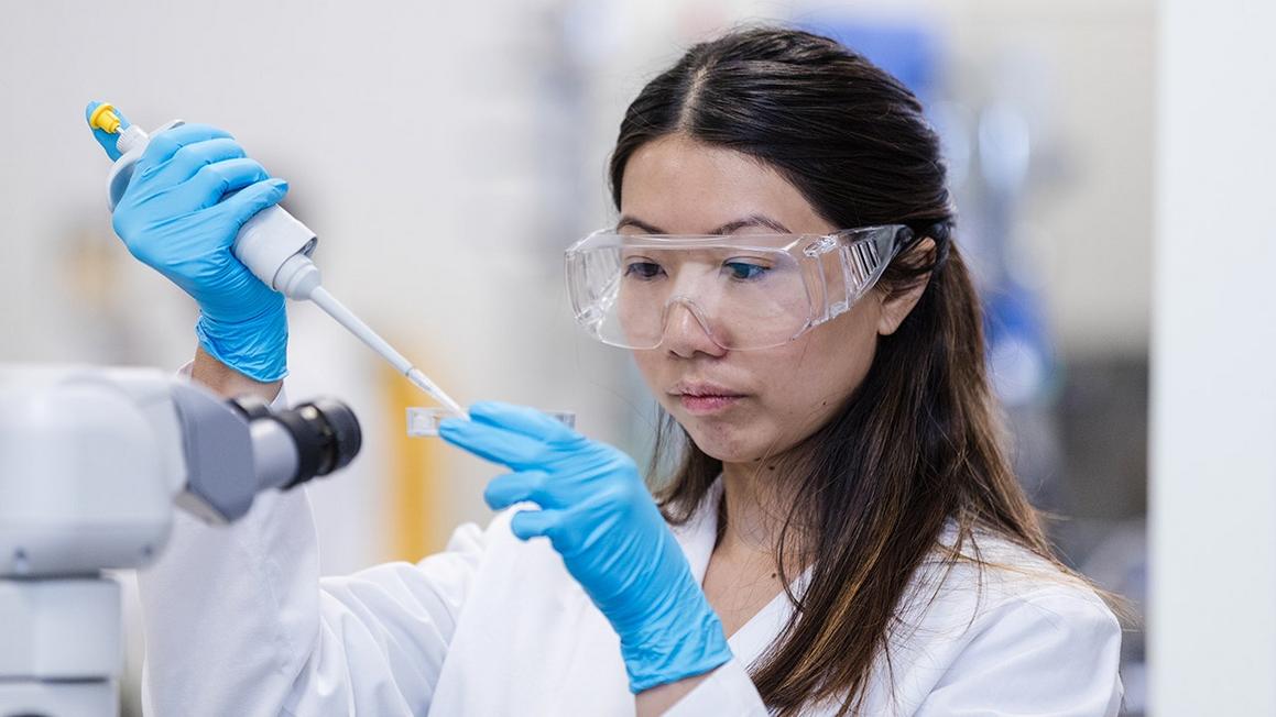 chinese female lab