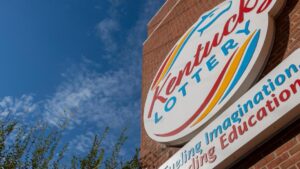 Vợ Chồng Trúng 1.5 Triệu Đô la Tiền Xổ Số và Có Kế Hoạch Cho Đi 24 Vợ Chồng Trúng 1.5 Triệu Đô la Tiền Xổ Số và Có Kế Hoạch Cho Đi