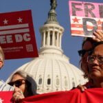 Cư dân Washington D.C. phản đối việc Tổng Thống Donald Trump triển khai lực lượng liên bang