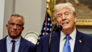 Giới Khoa Học Phẫn Nộ: Tổng Thống Donald Trump Bóp Méo Sự Thật về Tự Kỷ và Vắc-xin 21 Giới Khoa Học Phẫn Nộ: Tổng Thống Donald Trump Bóp Méo Sự Thật về Tự Kỷ và Vắc-xin