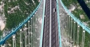 Cây cầu cao nhất thế giới chính thức thông xe tại Trung Quốc 8 Cây cầu cao nhất thế giới chính thức thông xe tại Trung Quốc