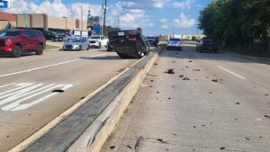 Ba người vị thành niên nhập viện sau tai nạn trên đường Walters ở hạt Harris 2 Ba người vị thành niên nhập viện sau tai nạn trên đường Walters ở hạt Harris