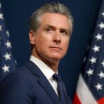 Diễn viên hài chỉ trích Thống đốc Newsom là ‘bộ đồ trống rỗng’