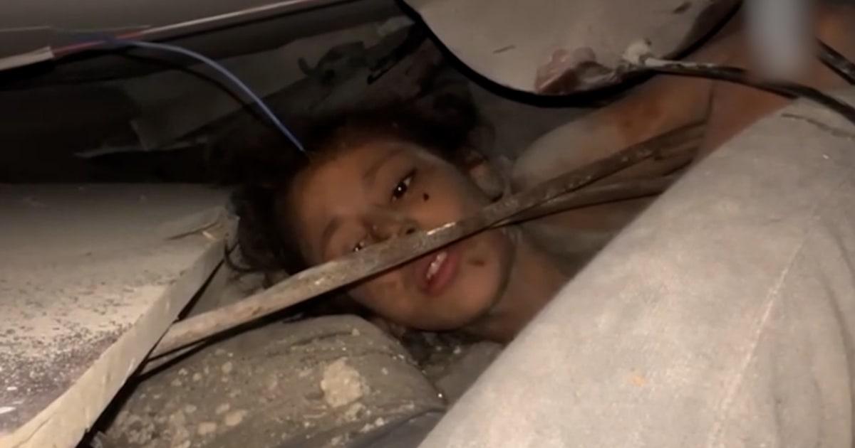 Bé gái 10 tuổi được cứu sống khỏi đống đổ nát ở Gaza 1 gazarescuethumb 9bm2e3