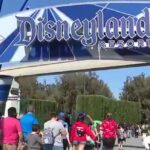 Anaheim Đề Xuất Thuế Mới lên Vé vui chơi và Bãi đậu xe 2 Anaheim Đề Xuất Thuế Mới lên Vé vui chơi và Bãi đậu xe