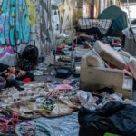 Hội đồng thành phố Oakland đối mặt phản ứng dữ dội về đề xuất đóng cửa trại người vô gia cư 4 Hội đồng thành phố Oakland đối mặt phản ứng dữ dội về đề xuất đóng cửa trại người vô gia cư