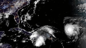 Bão Humberto Mạnh Cấp 5, Đe Dọa Bờ Đông 10 Bão Humberto Mạnh Cấp 5, Đe Dọa Bờ Đông