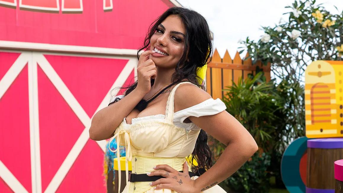 nfl love island huda 090425 1