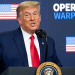 Tổng thống Trump yêu cầu trả lời rõ ràng về tranh cãi vắc-xin COVID-19