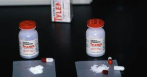 09-29-1982: Thuốc Tylenol nhiễm độc cyanide gây chết 7 người tại Chicago 13 09-29-1982: Thuốc Tylenol nhiễm độc cyanide gây chết 7 người tại Chicago