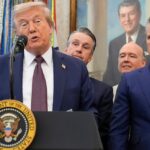 Tổng Thống Trump đáp trả trước chỉ trích và các cuộc chiến văn hóa