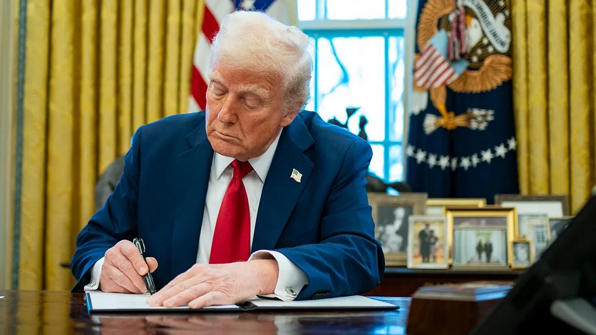 trump signing