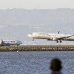 Máy bay United va chạm ở phi trường San Francisco