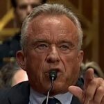 Ông RFK Jr. và Thượng nghị sĩ Bennet tranh cãi tại phiên điều trần Thượng viện