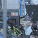Dọn dẹp dự kiến tại khu cắm trại RV ở Westchester sau khi dùng hệ thống loa phát lớn để ngăn chặn