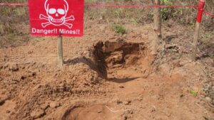 Hoa Kỳ tái trợ giúp chương trình rà phá bom mìn tại Campuchia 9 Hoa Kỳ tái trợ giúp chương trình rà phá bom mìn tại Campuchia